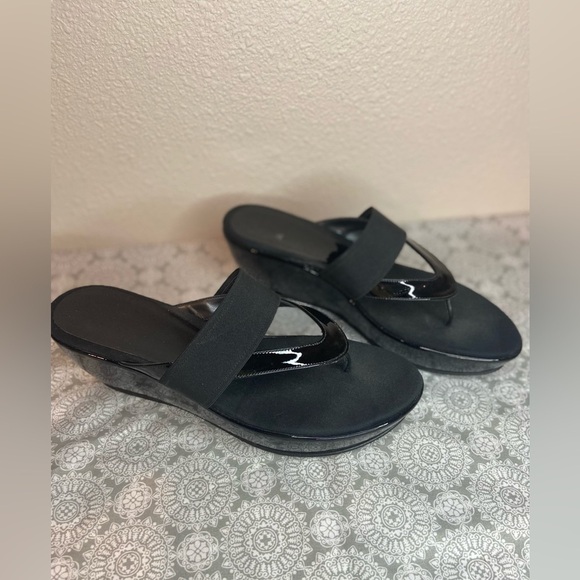 Stuart Weitzman~Black Patent Leather Thong Wedge Sandal~Matte Over Strap~Size 9 - Picture 8 of 16
